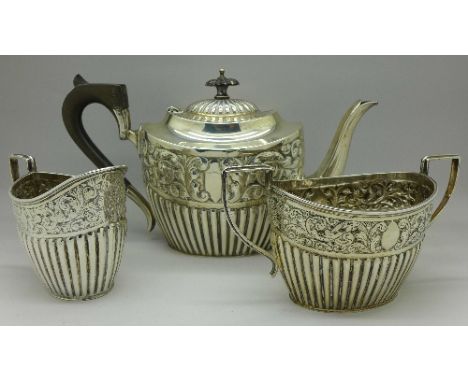 A Victorian three piece silver tea service, Birmingham 1896, 697g