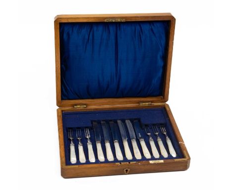 GEORGE V CASED SILVER FRUIT SET, Asprey, Sheffield 1914, for six place settings, with mother of pearl handles, box with ivori
