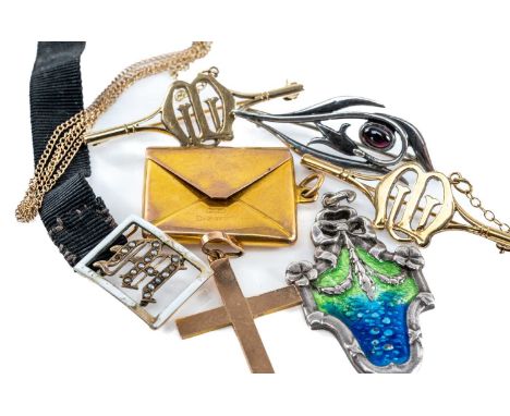 GROUP OF JEWELLERY comprising 9ct gold envelope pendant charm, pair of 9ct gold bar brooches, 9ct gold cross pendant and fine