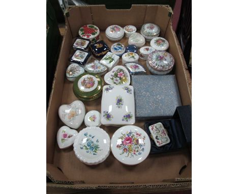 Ceramic trinket boxes to include Aynsley, Hammersley, Coalport for St Michael and Royal Worcester. One box