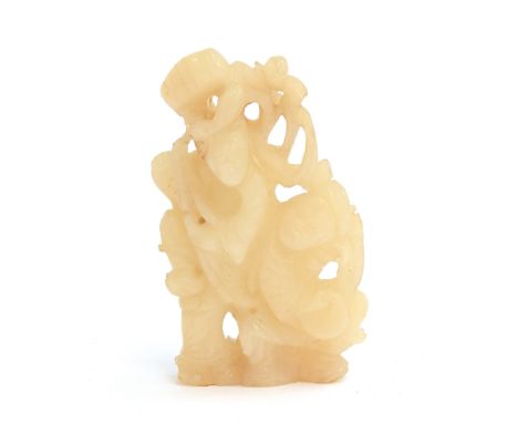 A Chinese carved white jade figure of two men, 6.2cm high 