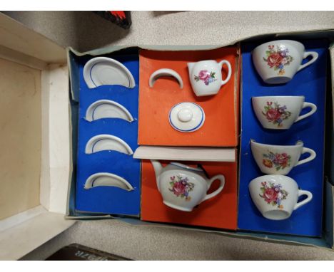 VINTAGE PORCELAIN KIDS TEASET
