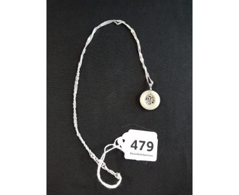 SILVER AND JADE PENDANT ON SILVER CHAIN
