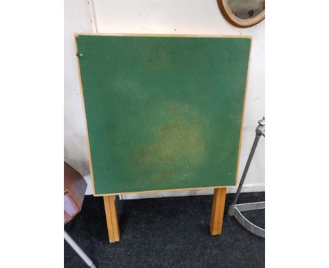 FOLDING CARD TABLE 