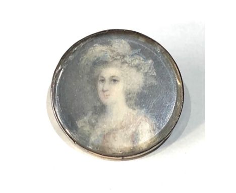 low grade Gold xrt 6ct hand painted miniature portrait brooch measures approx 2.5cm dia 