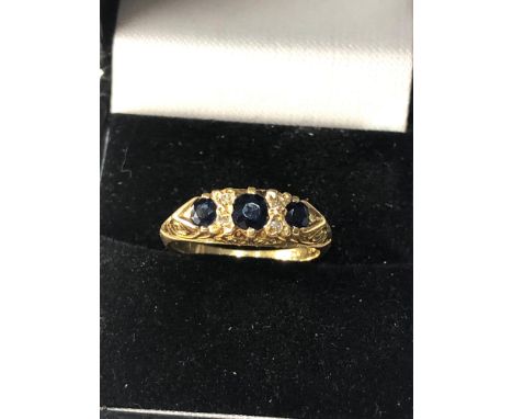 Vintage 18ct gold sapphire &amp; diamond ring weight 4.1g 