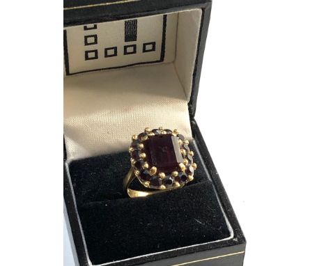 18ct gold garnet ring 10.2g size approx o 