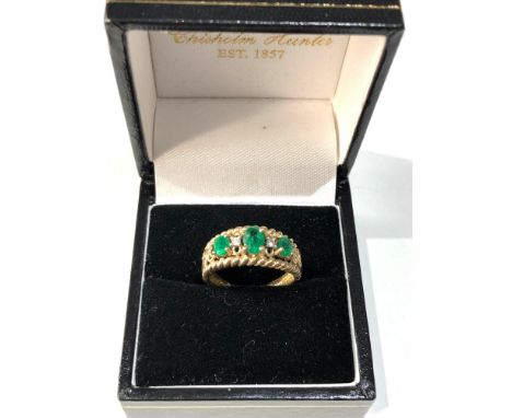 9ct gold diamond and emerald ring 3.1g 