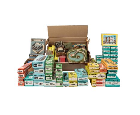 MÄRKLIN Konvolut aus 5 Lokomotiven und Zubehör für die Modellanlage, Spur H0, darunter die grüne E-Lok 3022, BN E94 276; Schl