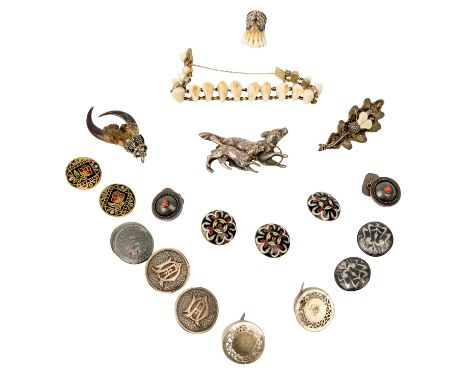 Konvolut Trachtenschmuck, 19./ 20. Jh., 5 Stück, Silber, partiell vergoldet, teilweise mit Grandeln und Horn verziert. Brosch
