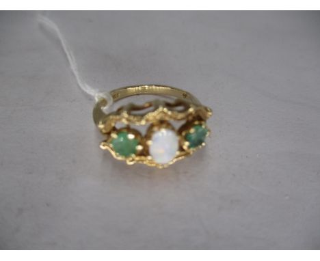 9ct Gold Opal and Emerald 3 Stone Ring in Shaped Pierced Mount, 3.3g 