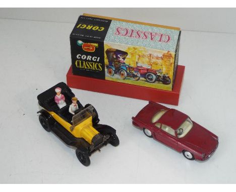 Corgi - An unboxed good Renault Floride # 222 and a Corgi Classics 1915 Model T Ford with driver and passenger figures, excel