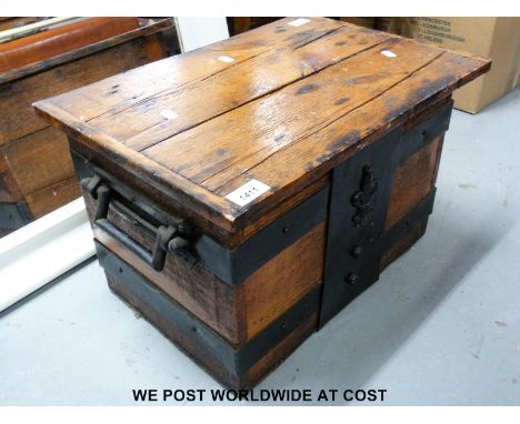 A metal bound trunk or coal box with lift out liner (H33 x W52 x D36cm)