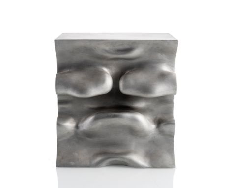 Loth, WilhelmDarmstadt, 1920 - 199327 x 25 x 16,5 cmRelieftorso Biggi (Relief 32/71), 1971. Aluminium. Seitlich monogrammiert