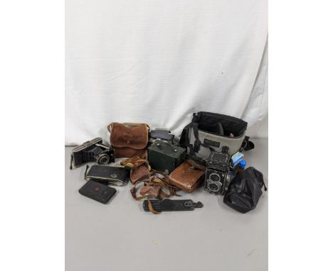 Cameras to include a Rolleiflex green cased Brownie, Polaroid Super Swinger, Brownie 127 and others Location: 