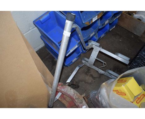 YOUNGMAN LADDER STAND