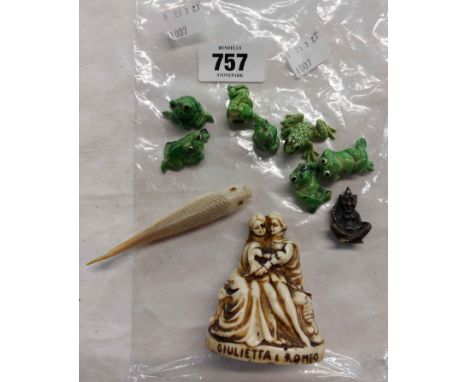 A bag containing a small quantity of collectable items comprising resin figurine depicting Romeo and Juliet, a Chinese carved