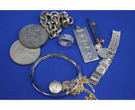 GROUP OF SILVER AND COSTUME JEWELLERY
including a silver bracelet, a silver ingot pendant, a Celtic silver ring, a silver gil