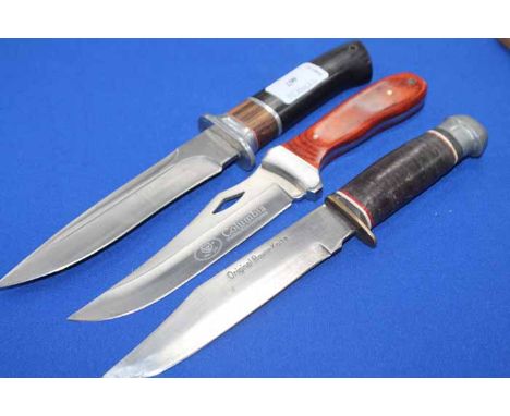 LOT OF HUNTING AND OTHER KNIVES
including two horn handled examples, contained within leather sheaths (6)