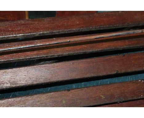 STAINED WOODEN AND CAST IRON GARDEN BENCH
(with faults)
