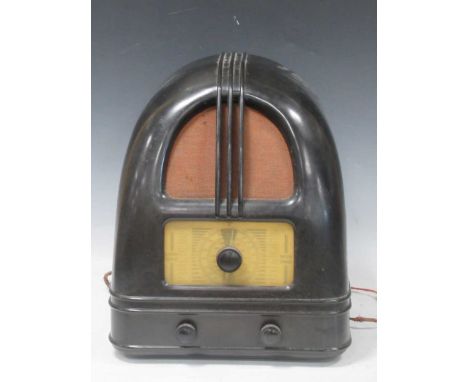 A Philco model 333 'Peoples Set' vintage bakelite valve radio, circa 1930s