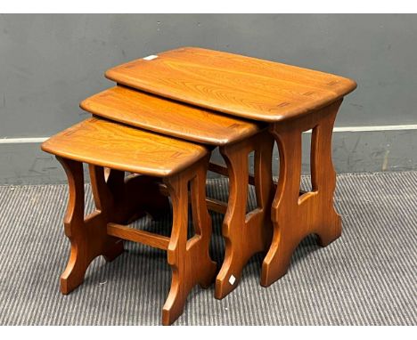 A nest of three modern Ercol elm coffee tables. Largest measures 42cm x 57cm x 35cm