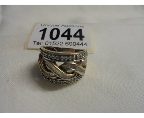 A princess and brilliant cut yellow gold diamond ring, size O, 4.5 grams. 