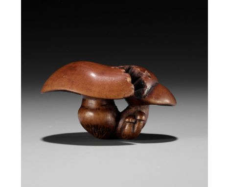A FINE NAGOYA SCHOOL WOOD NETSUKE OF SHIMEJI MUSHROOMSUnsigned Japan, early 19th century, Edo period (1615-1868)Naturalistica