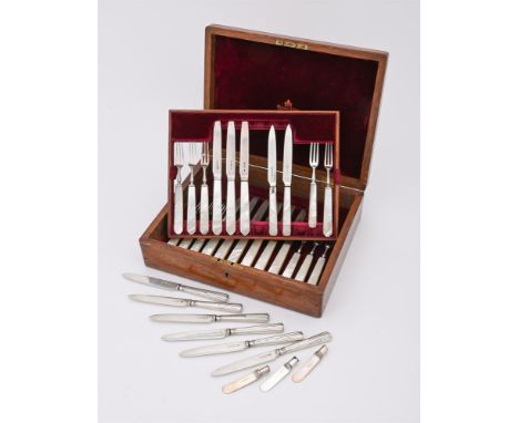 
	
		Y&nbsp;A CASED SET OF NINE FRUIT KNIVES AND TEN FRUIT FORKS
		ALLEN &amp; DARWIN, SHEFFIELD 1906 (11), 1908 (4), 1909 (3