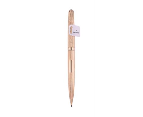 
	
		PARKER, WATERDROP 
		A 9 CARAT GOLD PENCIL
		LONDON 1974
		Cap and Barrel: With engine turned decorated 9 carat gold cap