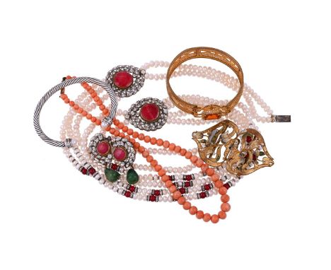 
	
		Y&nbsp;A SMALL COLLECTION OF JEWELLERY AND COSTUME JEWELLERY
		Comprising David Yurman, a silver coloured twisted bangle