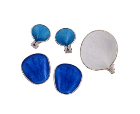 
	
		EINAR MODAHL, A COLLECTION OF VINTAGE BLUE AND WHITE ENAMELLED JEWELLERY 
		The white guilloché enameled brooch of folde