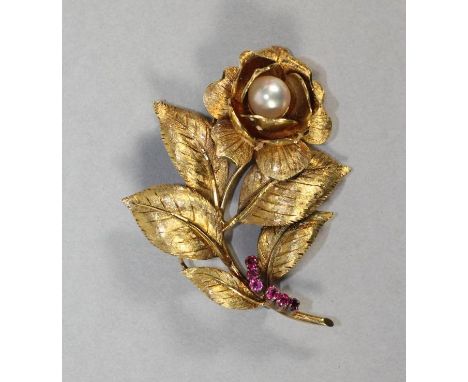 AN 18CT GOLD ROSE SPRAY COCKTAIL BROOCH centred by a trembleuse pearl and with a row of six claw set small facet cut rubies, 