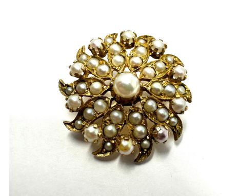 Vintage 9ct gold pearl set measures approx 3cm dia weight 6.8g 