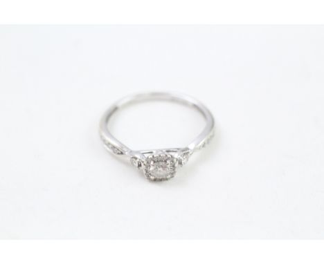 9ct white gold diamond halo ring with diamond cross-over shoulder (1.7g) 