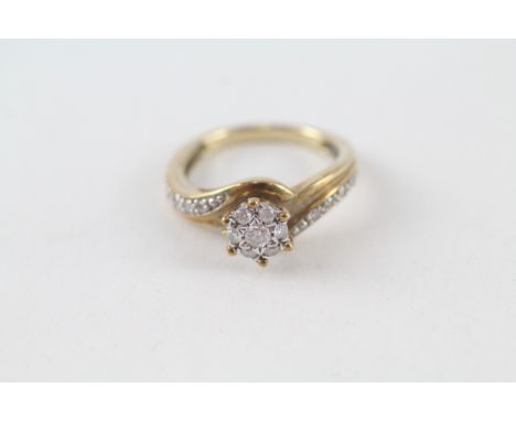 9ct gold vintage diamond cluster ring with diamond shoulder (0.25ct approximately) (2.8g) 