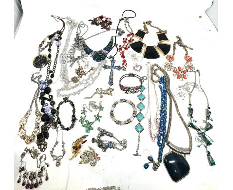 selection of vintage &amp; later costume jewellery weight 1.15k 