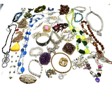 selection of vintage &amp; later costume jewellery weight 1.2k 