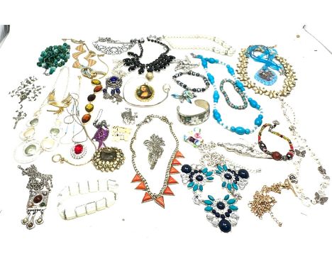 selection of vintage &amp; later costume jewellery weight 1k 