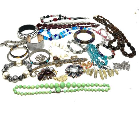 selection of vintage &amp; later costume jewellery weight 1k 