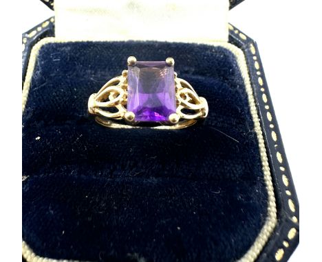 9ct gold amethyst ring weight 2.1g 