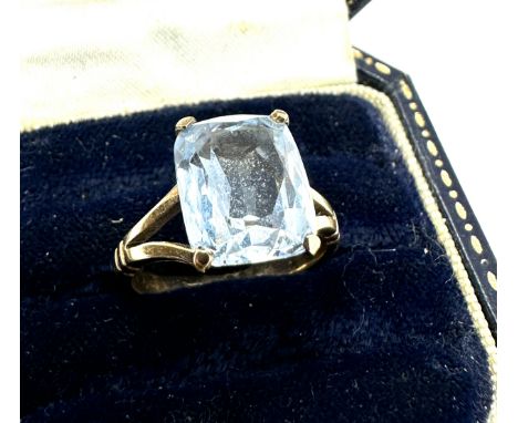 9ct blue gemstone ring weight 4.4g 