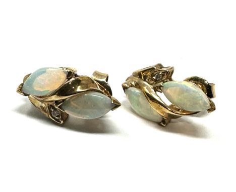 9ct gold opal &amp; diamond earrings weight 2.3g 