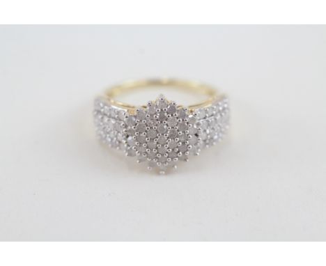 9ct gold pavé set diamond cluster ring with UK hallmark (3.5g) 