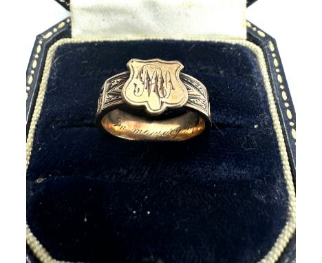 Antique 9ct gold mourning ring weight 2.7g engraved in memory of mother 1899 