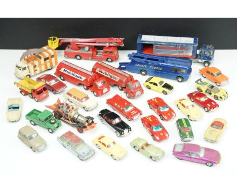 28 Mid 20th C Corgi diecast models to include 2 x Big Bedford Tractor Unit Mobilgas, 219 Plymouth Sports Suburban, Hillman Hu
