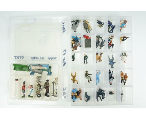 Collection of metal &amp; plastic figures and accessories to include Dinky, Corgi , Britains etc featuring 2 x Dinky AA figur