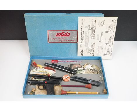 Boxed Solido Pistolet a Transformation (V4) set, appears complete with 4 x card animals, 3 x corks, accessories and paperwork