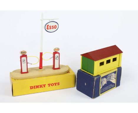 Boxed Dinky 781 Petrol Pump Station ESSO set, complete and excellent with minimal paint wear, with inner box packaging, plus 