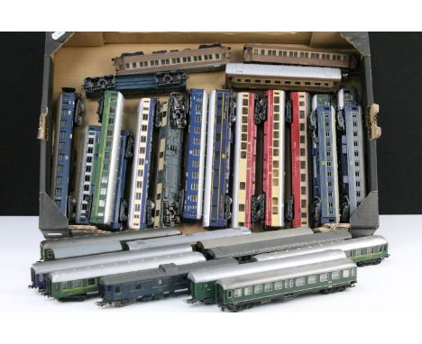 30 HO gauge items of rolling stock to include 16 x Lima coaches, Liliput, Fleischmann, Trix, Jouef etc, all coaches